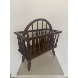 MAGAZINE RACK-Colonial Rack w/Turned Spindles & Windsor Divider/Handle