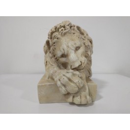 SCULPTURE-LAF Faux Stone Lion W/Crossed Paws