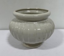 PLANTER-WHT POTTERY-SQUAT RIBBED"