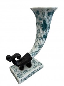 HORN-PORCELAIN W/GR FLORAL BRO