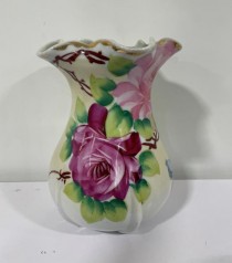 VASE-8"WHT W/FLOWERS RUFFLE TOP