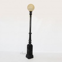 STREET LAMP-Green W/Round Globe