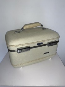 MAKE UP CASE-Vintage American Tourister White Tri-Taper