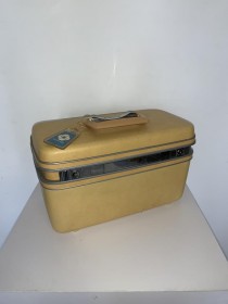 MAKE UP CASE-Yellow Samsonite w/Tray & Mirror on Lid