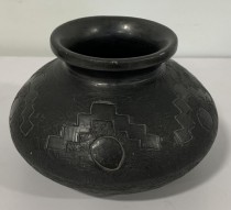 VASE-Short Black w/Carving