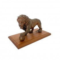 (52170137)STATUE-Bronze Lion w|Paw on Ball on Wooden Base