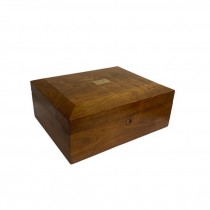 (52410681)BOX w|LID-Cherry Wood Box w|Brass Decal & Beveled Lid