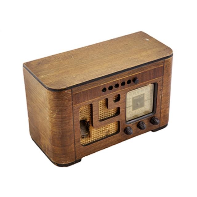 Faux Wood Philco Radio 3 Knob