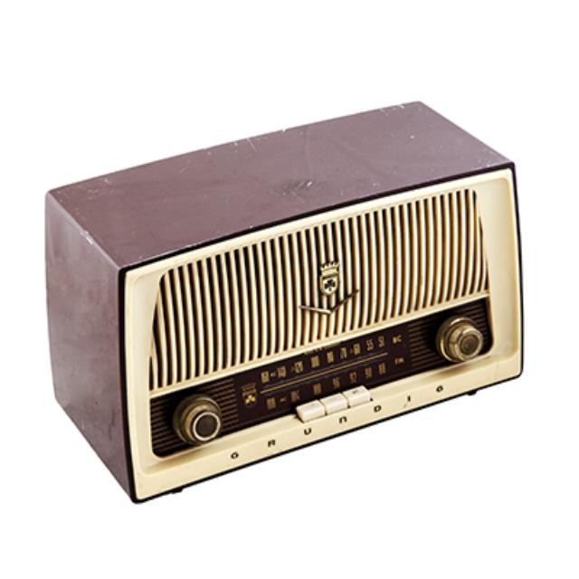 GRUNDIG BC/FM Brwn/Cream Radio