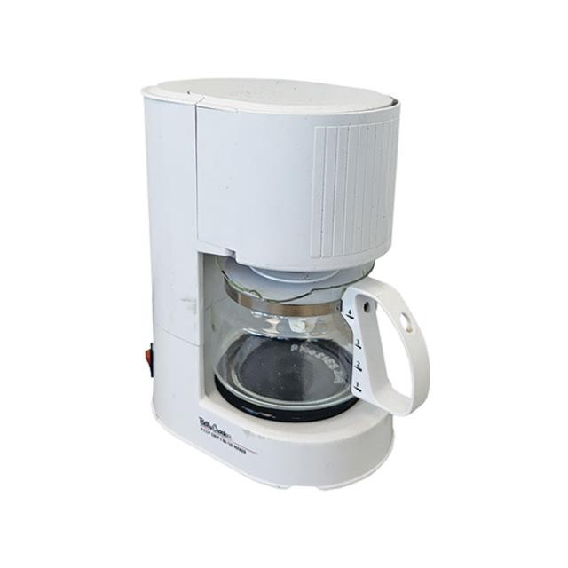 (33120019)COFFEE MAKER-Small White Betty Crocker Coffee Machine