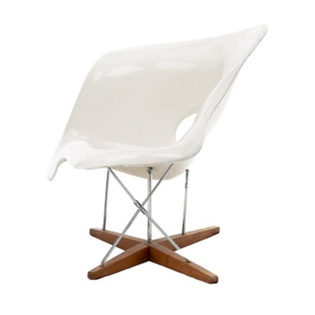 CHAISE-EAMES-WHITE MOLDED PLAS