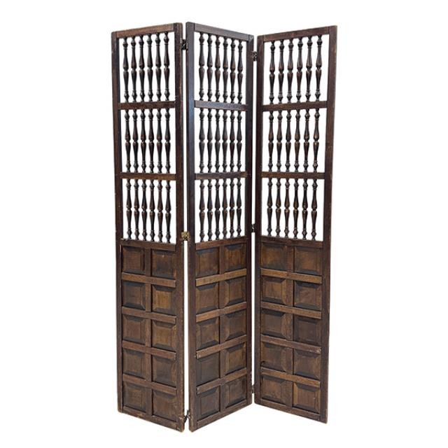 SCREEN-WALNUT W/SPINDLES