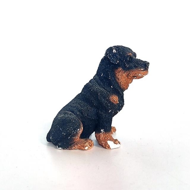 Figurine- Resin Sitting Rottweiler