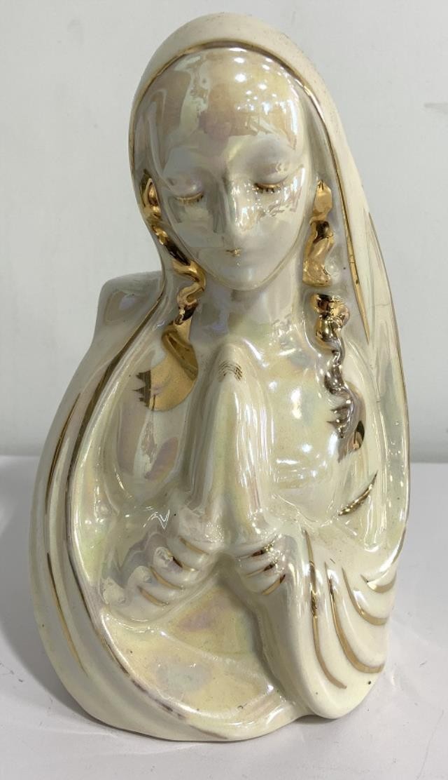 VASE-Small Off White Virgin Mary Praying w/Gold Accents