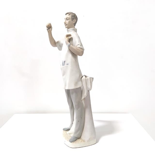 FIGURINE-Vintage Porcelain Dentist