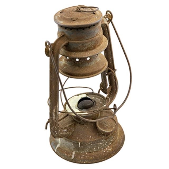 Kerosene Lantern/Rusted/No Gla