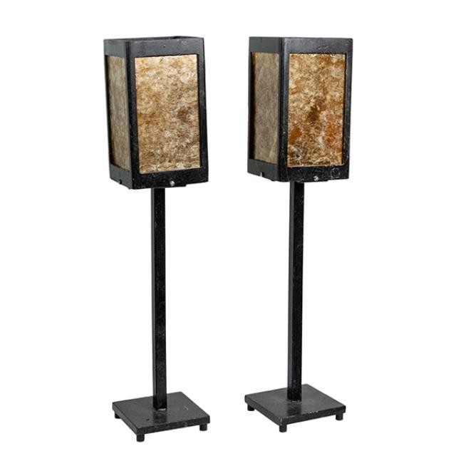 TABLE LAMP-Black Frame W/Square Mica Shade