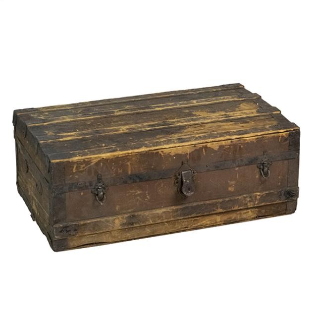 TRUNK-Distressed Wood W/Ribs