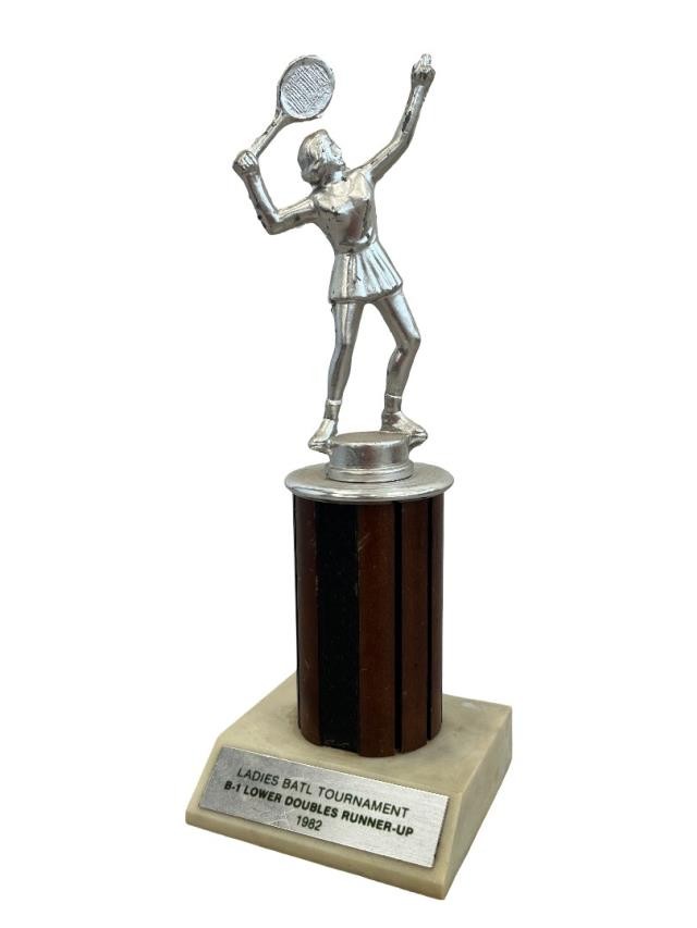 Trophy-Woman Serving Silver/wo