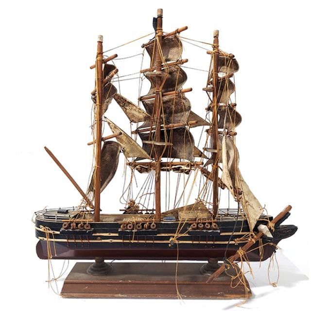 SHIP MODEL-MEDIUM