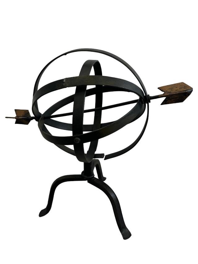 GLOBE-RUSTY METAL W/ARROW