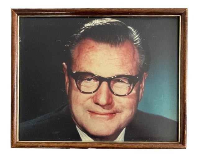 PHOTO-CLOSE UP-MAN W/GLASSES