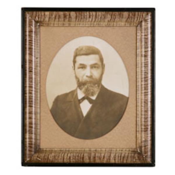 PORTRAIT-FR-WALL-BEARDED MAN