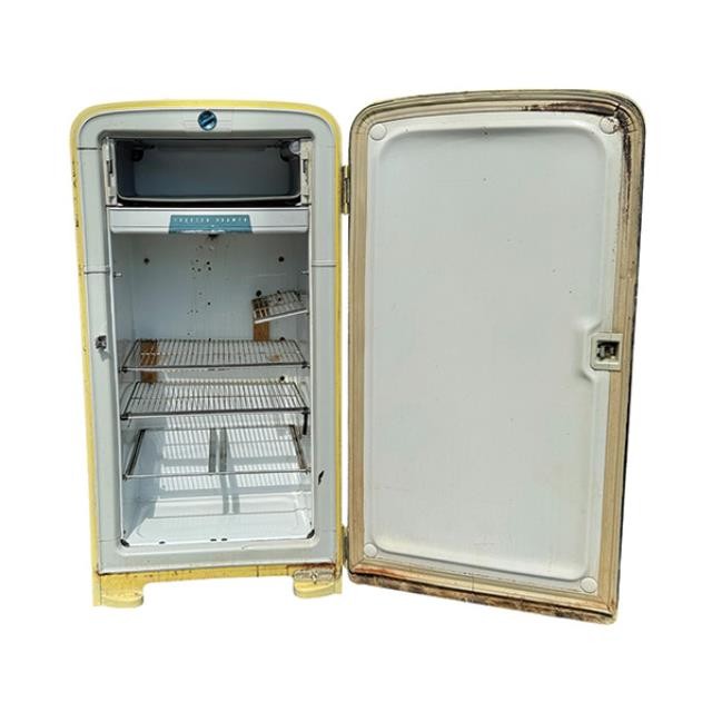 (90040001)REFRIGERATOR-Vintage 1950's Off-White Admiral