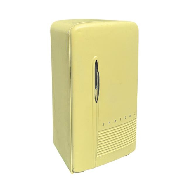 (90040001)REFRIGERATOR-Vintage 1950's Off-White Admiral