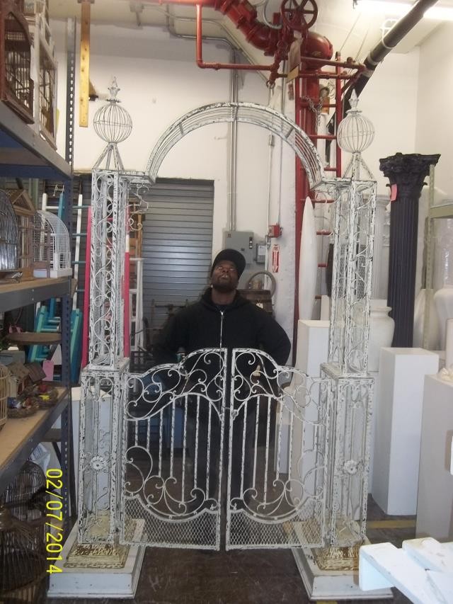 GATE/TRELLIS-WHITE-DISTRESSED