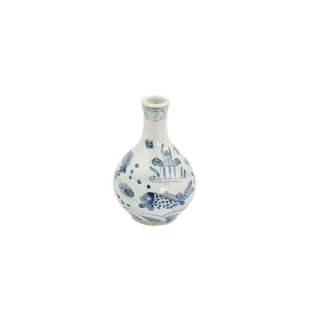 BUD VASE-White W/Blue Fishes