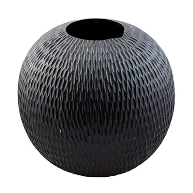 VASE-RND-BLK CARVED WOOD