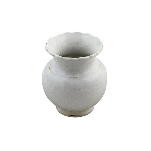 VASE-White Full Body W/Gold Accents & Scalloped Edge