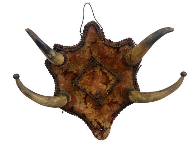 HORNS-ON WOOD FABRIC PLAQUE