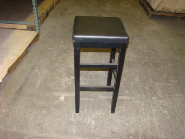 STOOL-BLACK WOOD-SQ. BLACK PAD