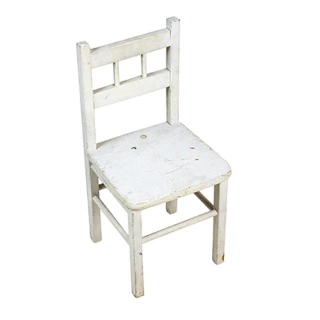 Kid's Distressed Wht Chair