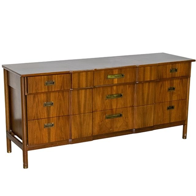 DRESSER-MCM 9-Drawer W/Recessed Brass Hardware