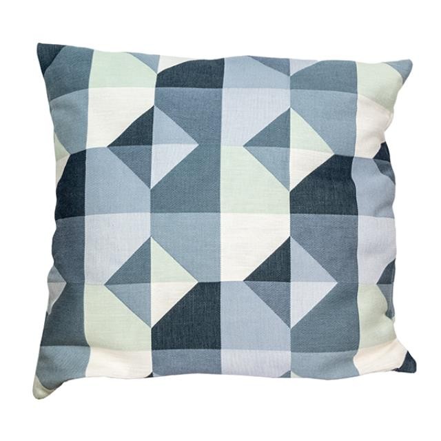 PILLOW-THROW-White/Blue/NavyBlue Squares