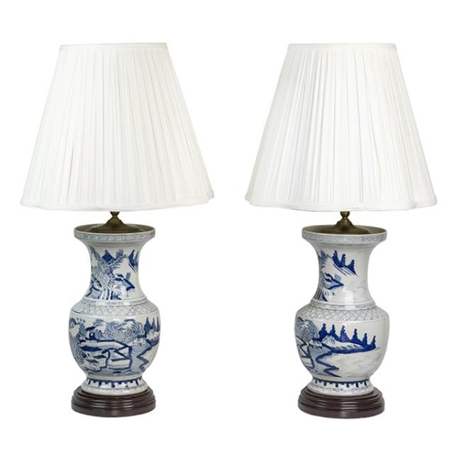 TABLE LAMP-Blue/White Oriental Landscape w/Brown Base