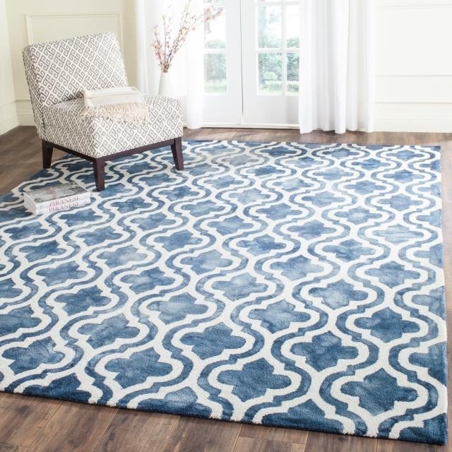 RUG 11.7 x 8.8-Blue & White Clover Design