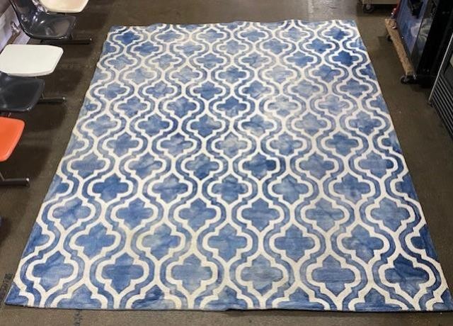 RUG 11.7 x 8.8-Blue & White Clover Design