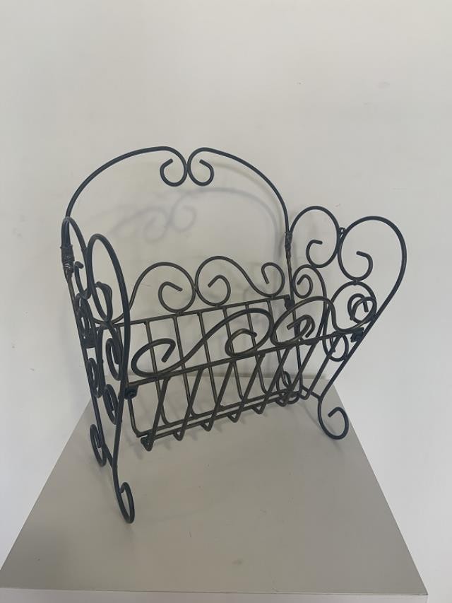 MAGAZINE RACK-Metal V Shaped