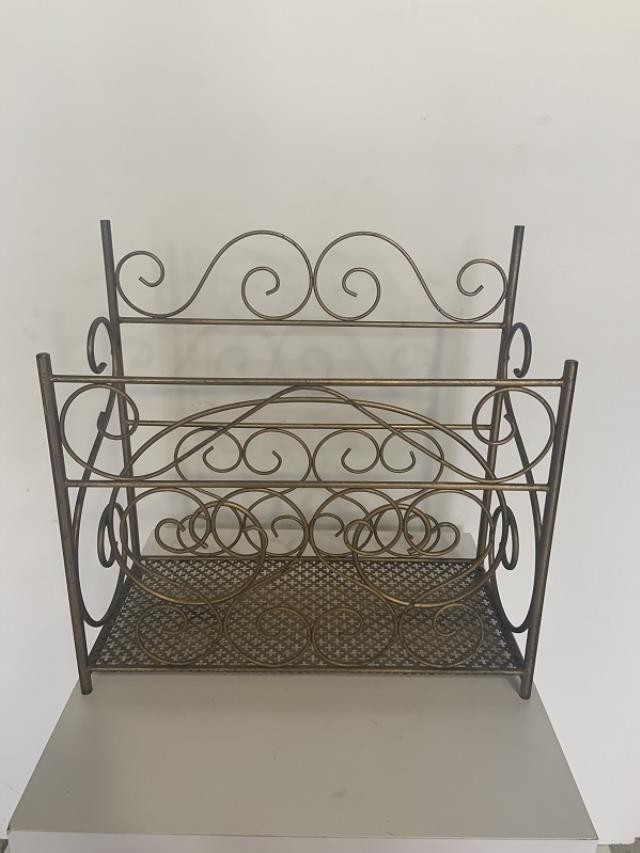 MAGAZINE RACK-Metal Rack w/Divider-Mesh Bottom