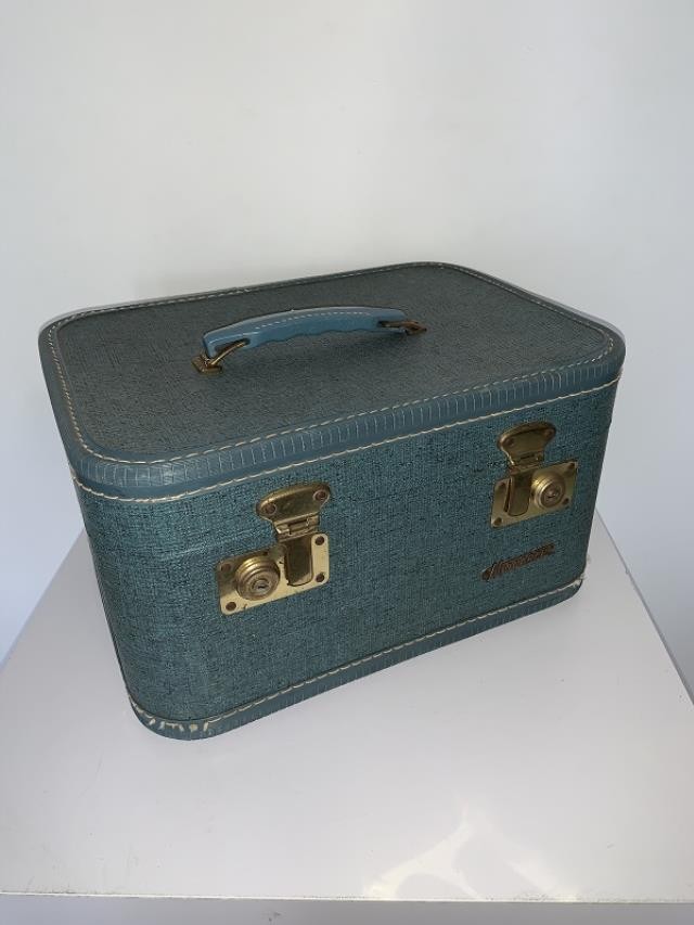 MAKE UP BAG-Vintage Blue Monarch w/Gold Locks