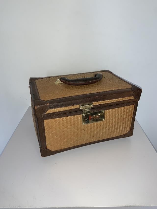 MAKE UP CASE-Med. Vintage Rattan Train Case