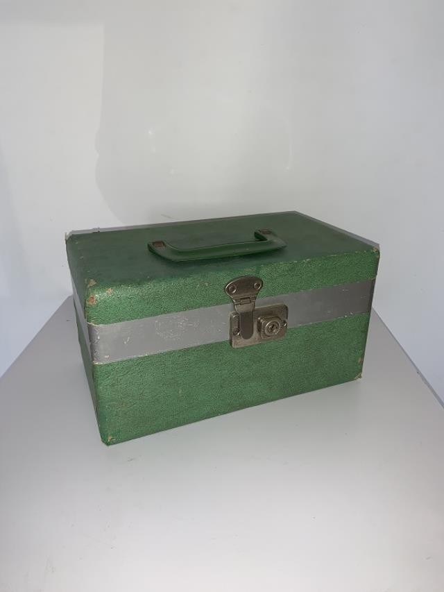 TRAVEL BAG-Green Case w/Silver Line Across