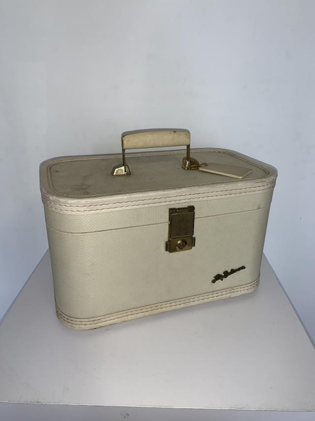 MAKE UP CASE-White "Lady Baltimore"