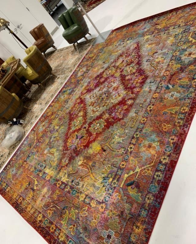 RUG-(9'x 12') Transitional Antiquity W/A Distressed Fushia Patina