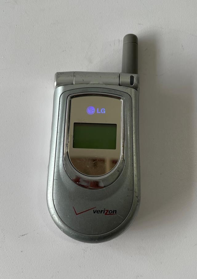 CELL PHONE-Verizon LG Silver Flip Phone