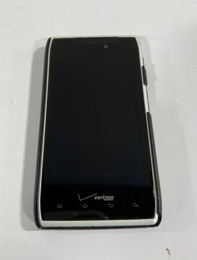 CELL PHONE-Verizon Silver & Black
